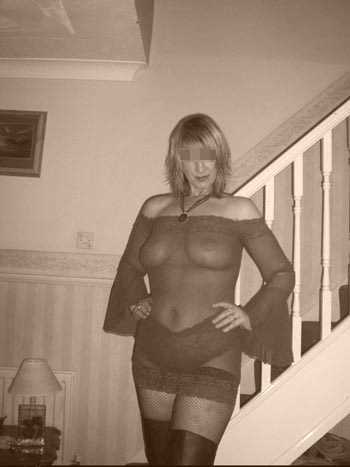 Femme cougar nympho sur Talence qui cherche un jeune homme